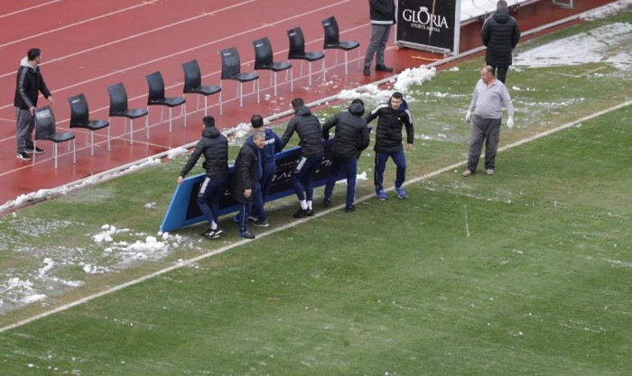 Türkiyədə meydanı Qurban Qurbanov və futbolçular təmizlədilər - FOTOLAR